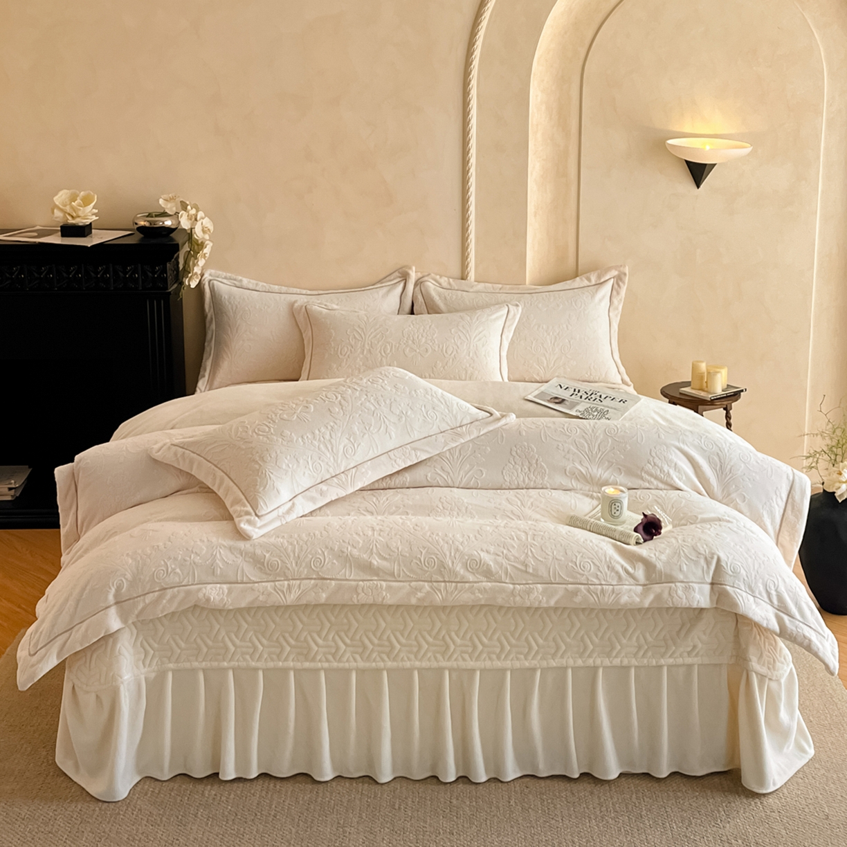 孟鑫家纺 2025新款加厚全消光雕花牛奶绒床盖四件套-维纳斯系列 奶昔白