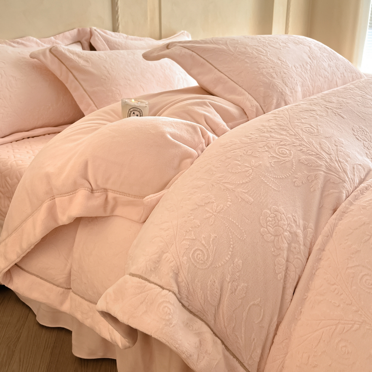 91家纺网 家纺一手货源 找家纺 孟鑫家纺 2025新款加厚全消光雕花牛奶绒床盖四件套-维纳斯系列 樱花粉