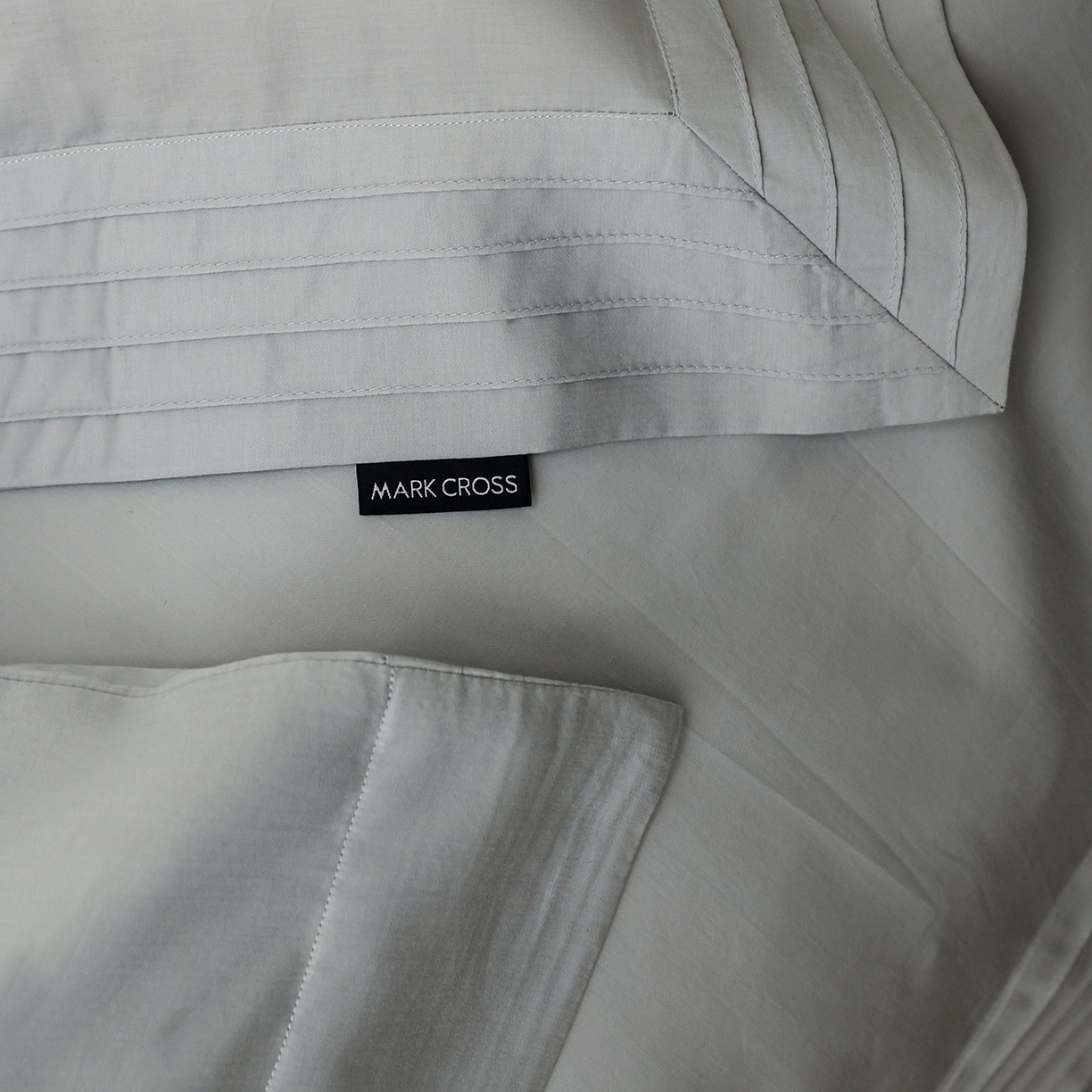 91家纺网 家纺一手货源 找家纺 佳汐蓝家纺 2025新款静奢简约高级质感超细旦天丝棉磨毛系列四件套-热可可 蒙太奇-远天蓝