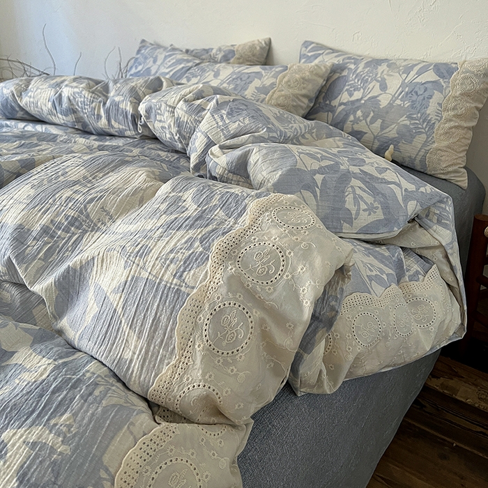 91家纺网 家纺一手货源 找家纺 梦纤绒 2025秋冬新品A类高克重亚麻复古全棉花边侘寂风原麻系列木槿兰