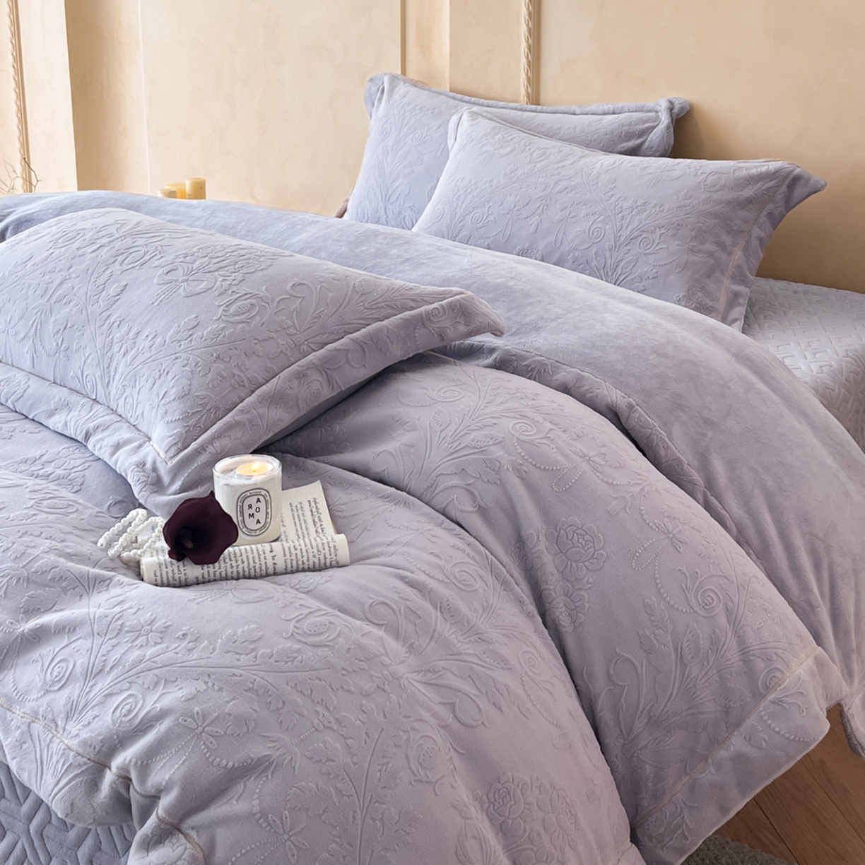 91家纺网 家纺一手货源 找家纺 孟鑫家纺 2025新款加厚全消光雕花牛奶绒床盖四件套-维纳斯系列 香芋紫