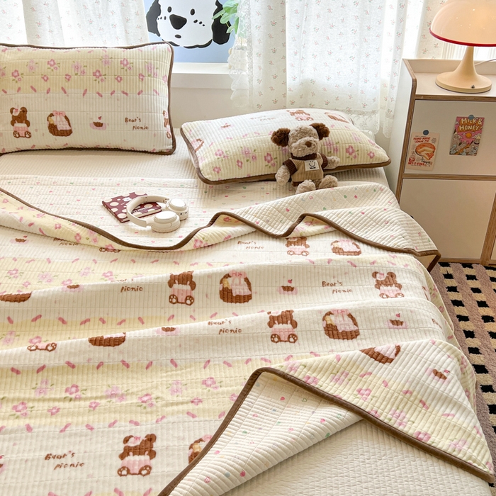 91家纺网 家纺一手货源 找家纺 茉夕家纺 2025新款2025跑量双层纱牛奶绒印花床盖 床盖单件 白桃公主