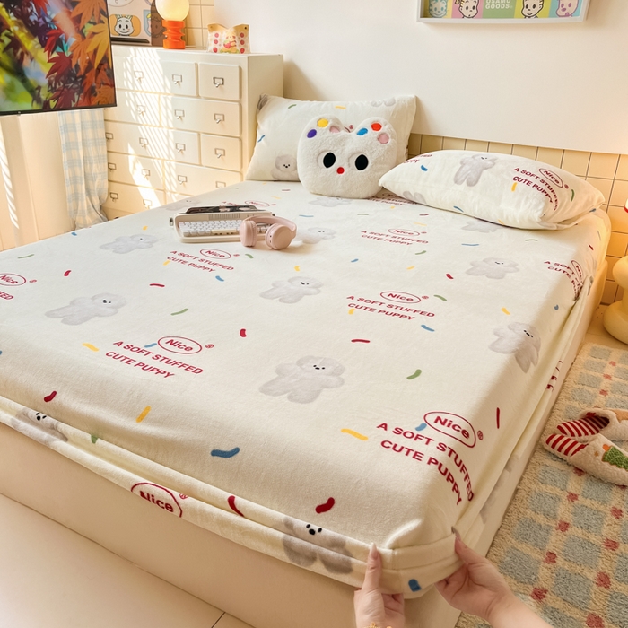 91家纺网 家纺一手货源 找家纺 爱彼家纺 2025新款高克重牛奶绒卡通床笠单床笠单件 白熊甜梦
