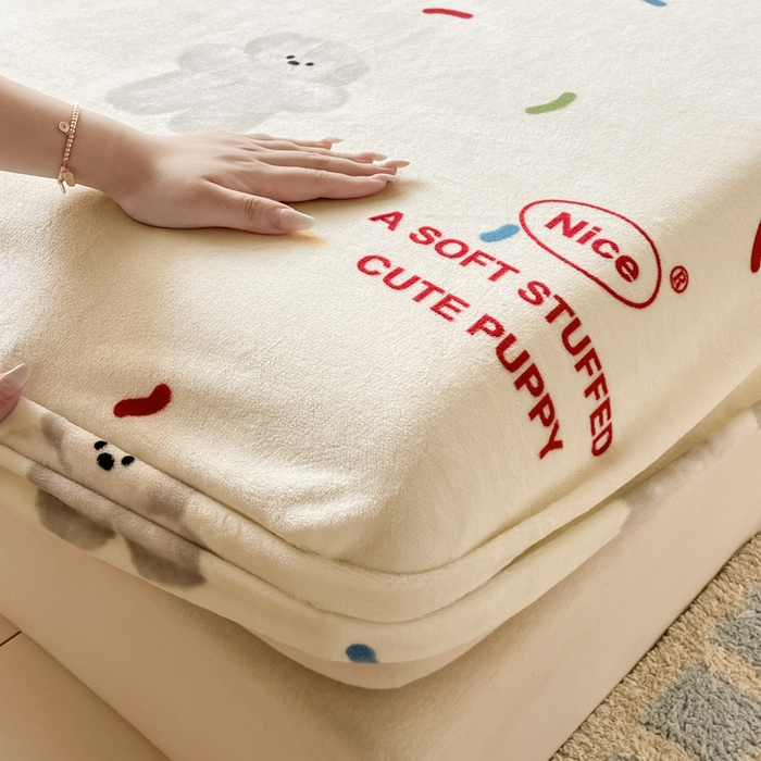 91家纺网 家纺一手货源 找家纺 爱彼家纺 2025新款高克重牛奶绒卡通床笠单床笠单件 白熊甜梦