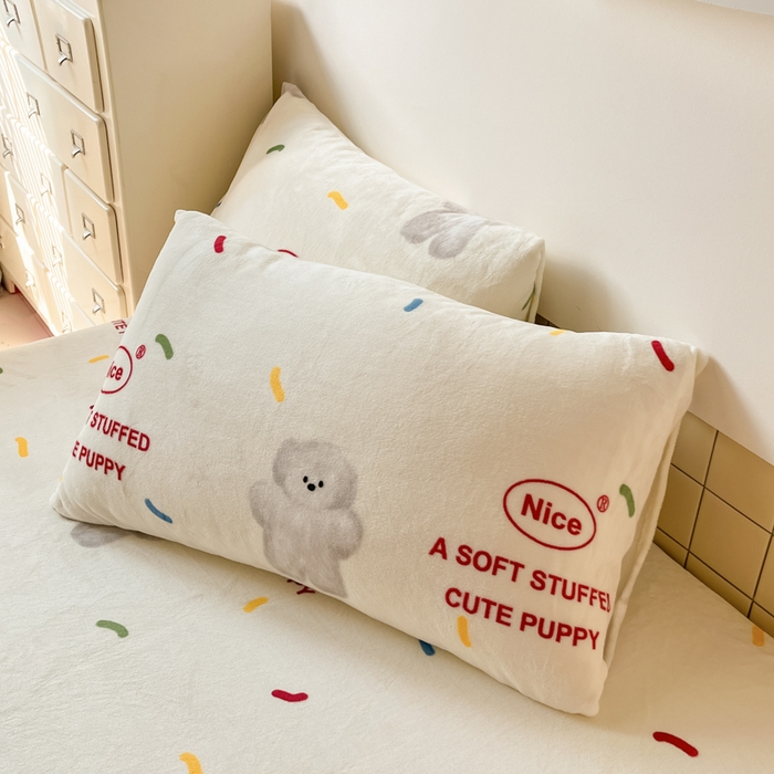 91家纺网 家纺一手货源 找家纺 爱彼家纺 2025新款高克重牛奶绒卡通床笠单床笠单件 白熊甜梦