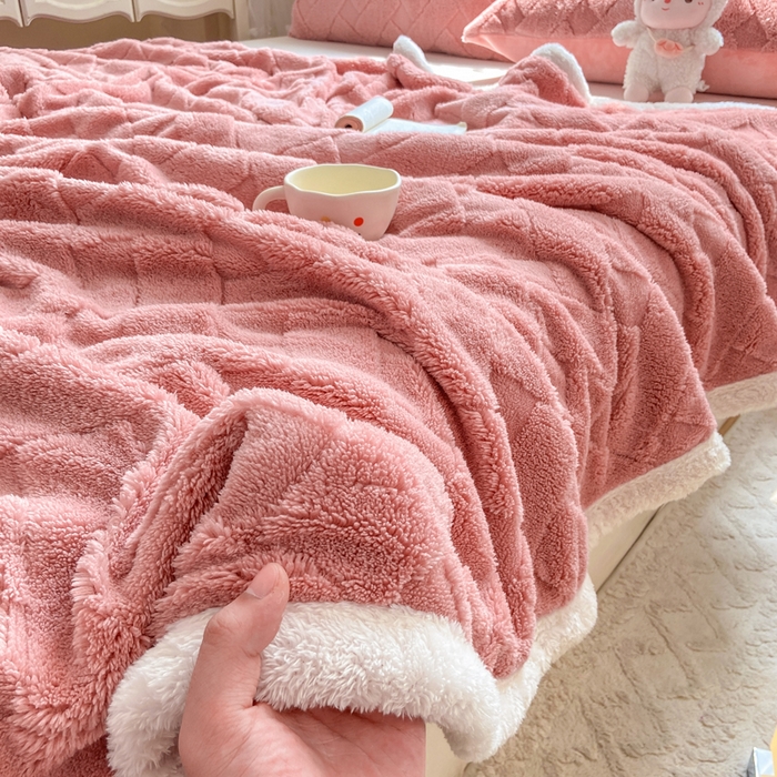 91家纺网 家纺一手货源 找家纺 （总）耐思家纺 2025新款加厚提花兔绒塔芙绒单品床单系列