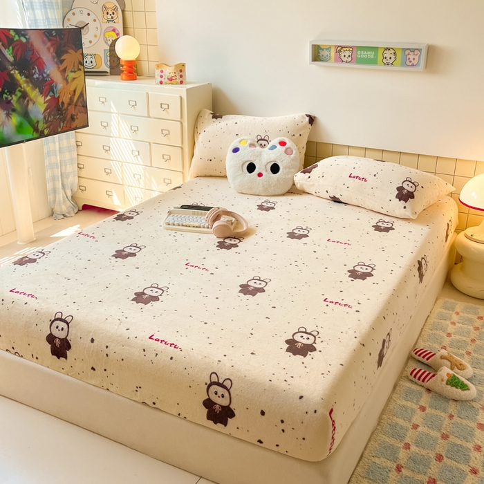 91家纺网 家纺一手货源 找家纺 爱彼家纺 2025新款高克重牛奶绒卡通床笠单床笠单件 拉布布
