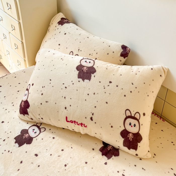 91家纺网 家纺一手货源 找家纺 爱彼家纺 2025新款高克重牛奶绒卡通床笠单床笠单件 拉布布