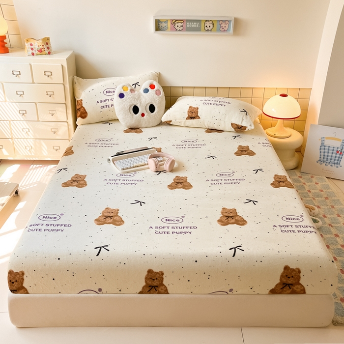 91家纺网 家纺一手货源 找家纺 爱彼家纺 2025新款高克重牛奶绒卡通床笠单床笠单件 软萌泰迪熊