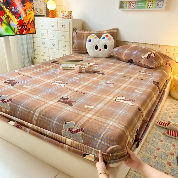91家纺网 家纺一手货源 找家纺 爱彼家纺 2025新款高克重牛奶绒卡通床笠单床笠单件 小狗格温