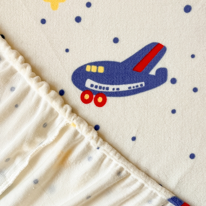 91家纺网 家纺一手货源 找家纺 爱彼家纺 2025新款高克重牛奶绒卡通床笠单床笠单件 云端飞行记