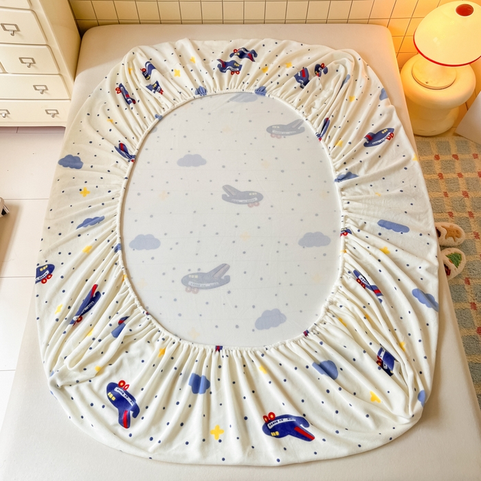 91家纺网 家纺一手货源 找家纺 爱彼家纺 2025新款高克重牛奶绒卡通床笠单床笠单件 云端飞行记