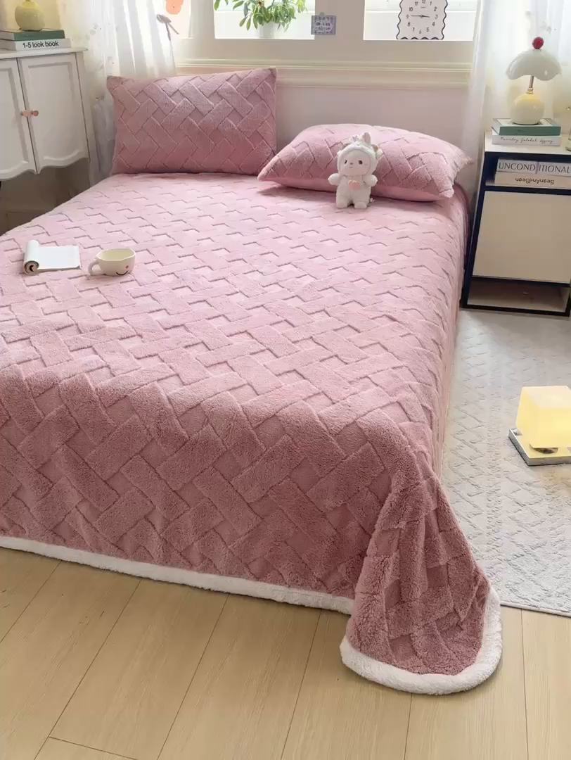 91家纺网 家纺一手货源 找家纺 耐思家纺 2025新款加厚提花兔绒塔芙绒单品床单系列 豆沙粉