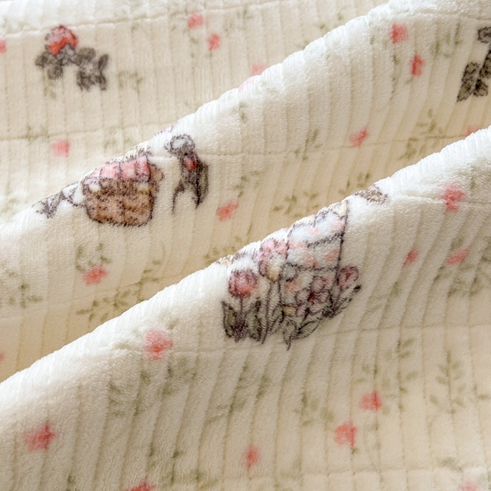 91家纺网 家纺一手货源 找家纺 茉夕家纺 2025新款2025跑量双层纱牛奶绒印花床盖 床盖单件 草莓小兔