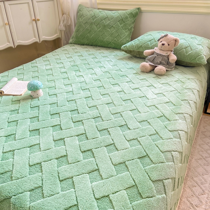 91家纺网 家纺一手货源 找家纺 耐思家纺 2025新款加厚提花兔绒塔芙绒单品床单系列 橄榄绿