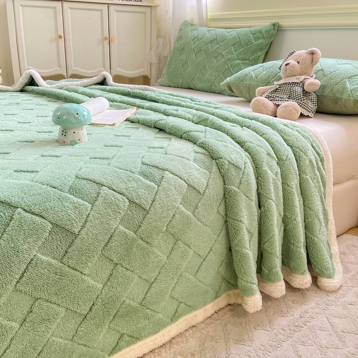 91家纺网 家纺一手货源 找家纺 耐思家纺 2025新款加厚提花兔绒塔芙绒单品床单系列 橄榄绿