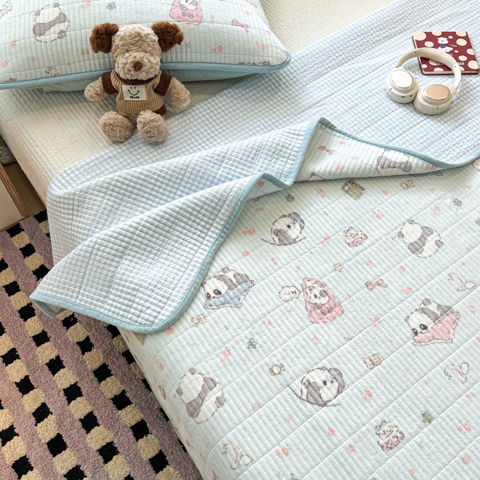 91家纺网 家纺一手货源 找家纺 茉夕家纺 2025新款2025跑量双层纱牛奶绒印花床盖 床盖单件 打趣熊猫