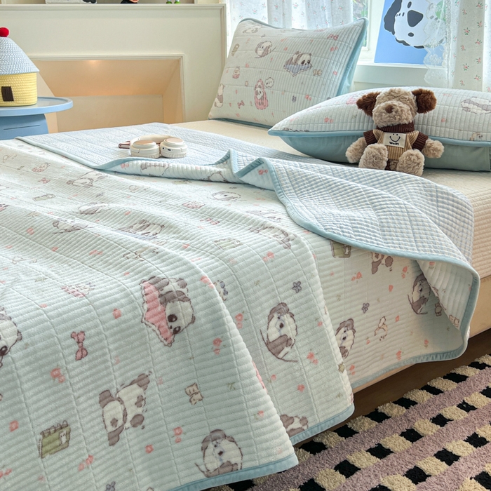 91家纺网 家纺一手货源 找家纺 茉夕家纺 2025新款2025跑量双层纱牛奶绒印花床盖 床盖单件 打趣熊猫