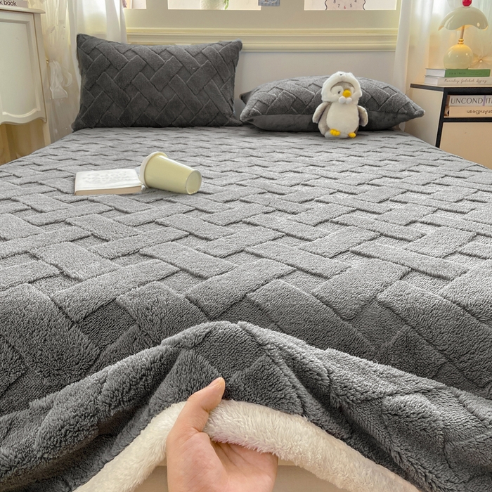 91家纺网 家纺一手货源 找家纺 耐思家纺 2025新款加厚提花兔绒塔芙绒单品床单系列 高级灰