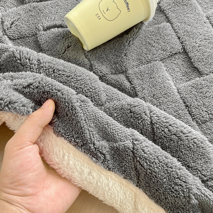 91家纺网 家纺一手货源 找家纺 耐思家纺 2025新款加厚提花兔绒塔芙绒单品床单系列 高级灰