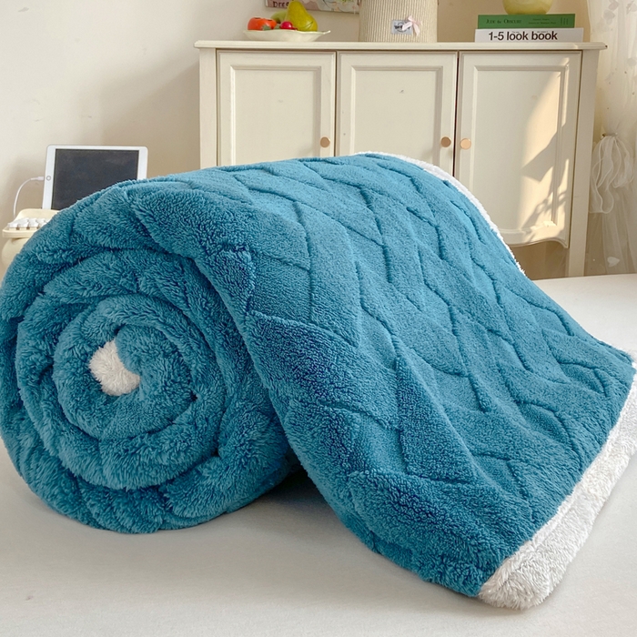 91家纺网 家纺一手货源 找家纺 耐思家纺 2025新款加厚提花兔绒塔芙绒单品床单系列 孔雀蓝