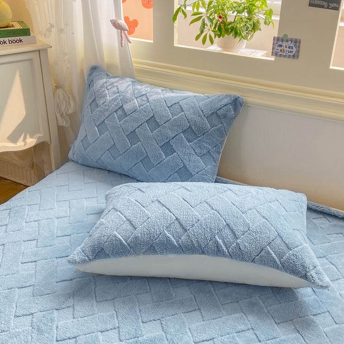 91家纺网 家纺一手货源 找家纺 耐思家纺 2025新款加厚提花兔绒塔芙绒单品床单系列 天空蓝