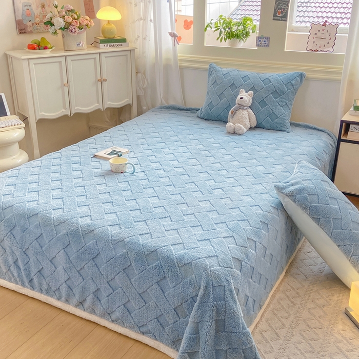 91家纺网 家纺一手货源 找家纺 耐思家纺 2025新款加厚提花兔绒塔芙绒单品床单系列 天空蓝