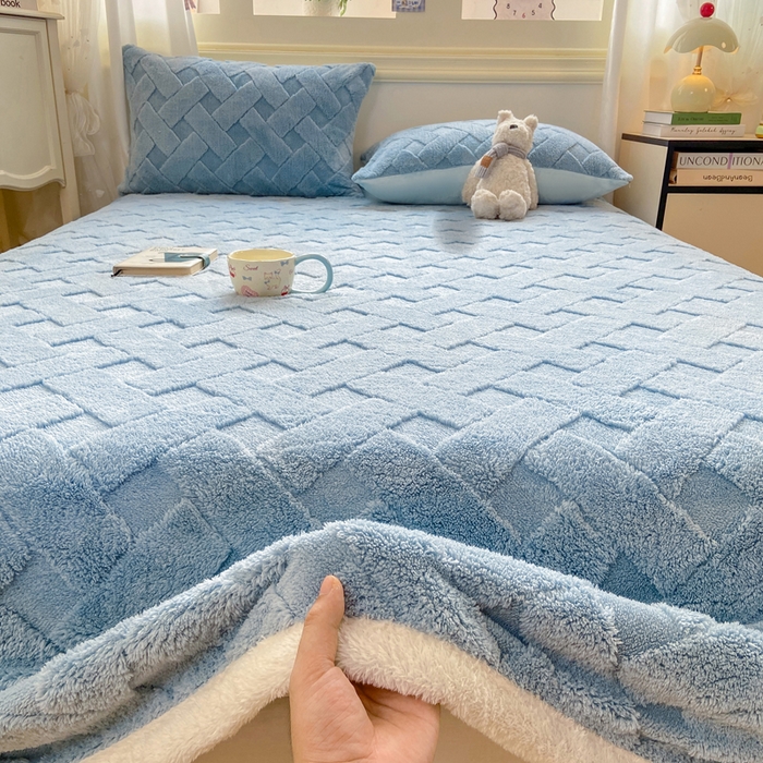 91家纺网 家纺一手货源 找家纺 耐思家纺 2025新款加厚提花兔绒塔芙绒单品床单系列 天空蓝
