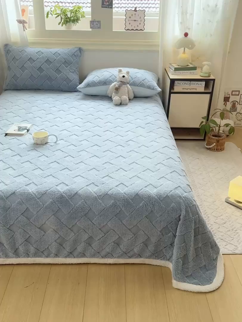 91家纺网 家纺一手货源 找家纺 耐思家纺 2025新款加厚提花兔绒塔芙绒单品床单系列 天空蓝