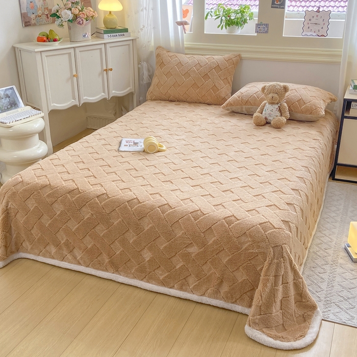 91家纺网 家纺一手货源 找家纺 耐思家纺 2025新款加厚提花兔绒塔芙绒单品床单系列 香槟驼