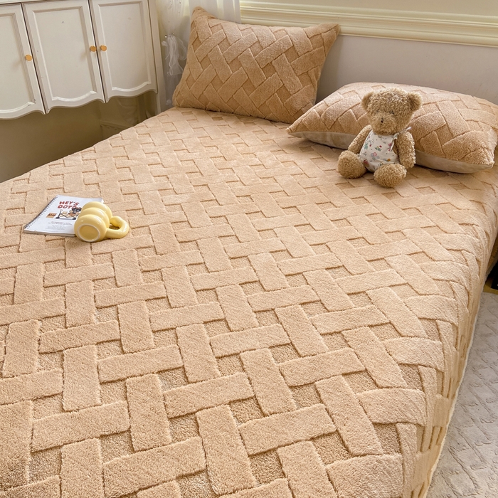 91家纺网 家纺一手货源 找家纺 耐思家纺 2025新款加厚提花兔绒塔芙绒单品床单系列 香槟驼