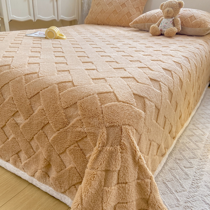 91家纺网 家纺一手货源 找家纺 耐思家纺 2025新款加厚提花兔绒塔芙绒单品床单系列 香槟驼