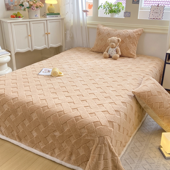 91家纺网 家纺一手货源 找家纺 耐思家纺 2025新款加厚提花兔绒塔芙绒单品床单系列 香槟驼