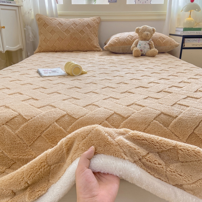 91家纺网 家纺一手货源 找家纺 耐思家纺 2025新款加厚提花兔绒塔芙绒单品床单系列 香槟驼