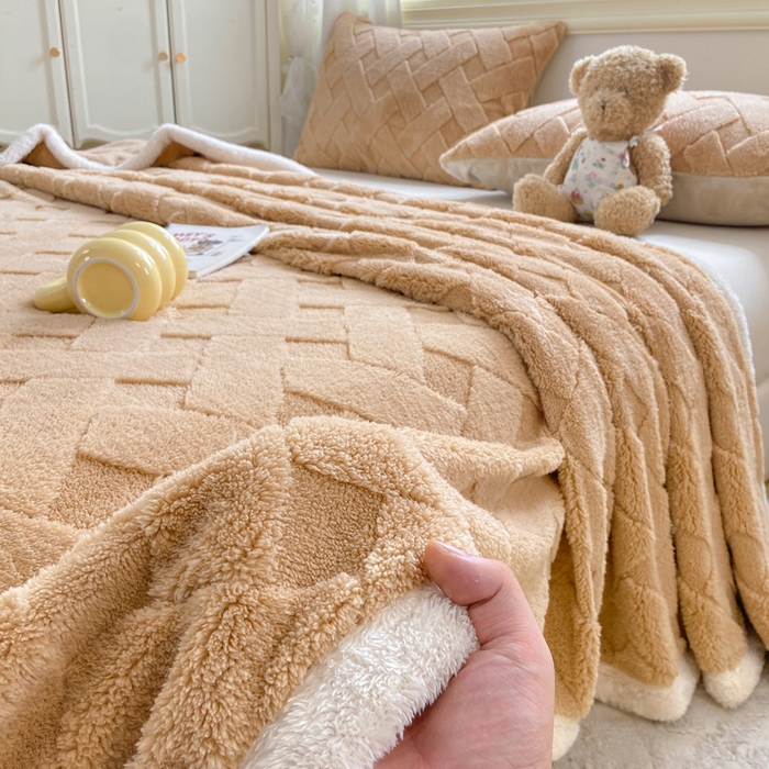 91家纺网 家纺一手货源 找家纺 耐思家纺 2025新款加厚提花兔绒塔芙绒单品床单系列 香槟驼