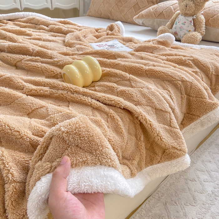 91家纺网 家纺一手货源 找家纺 耐思家纺 2025新款加厚提花兔绒塔芙绒单品床单系列 香槟驼