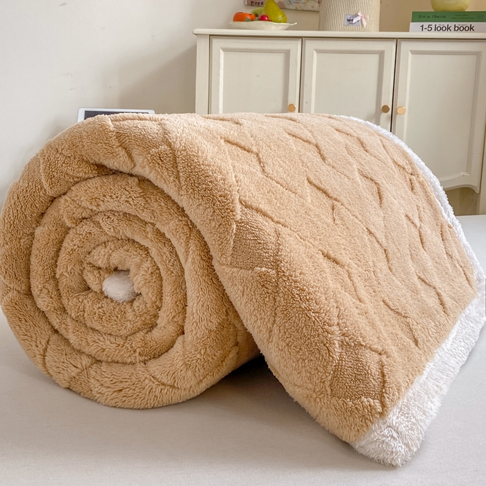 91家纺网 家纺一手货源 找家纺 耐思家纺 2025新款加厚提花兔绒塔芙绒单品床单系列 香槟驼