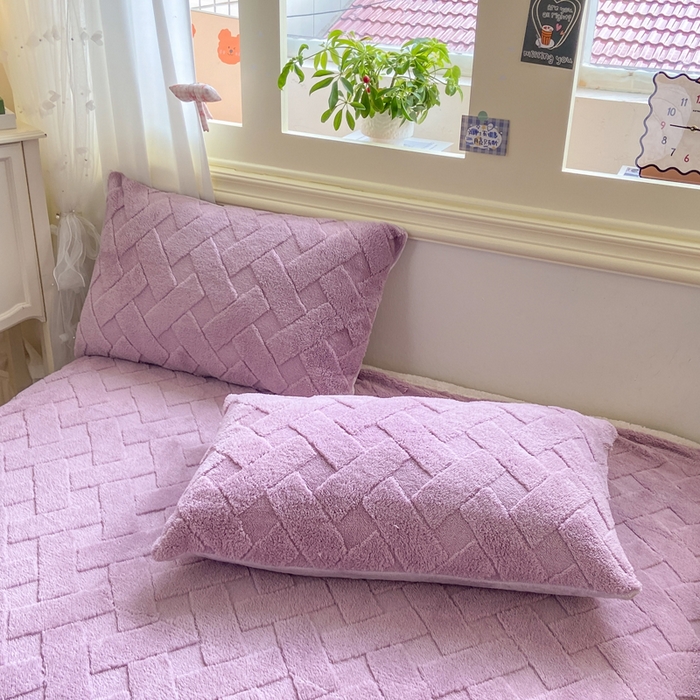 91家纺网 家纺一手货源 找家纺 耐思家纺 2025新款加厚提花兔绒塔芙绒单品床单系列 香芋紫