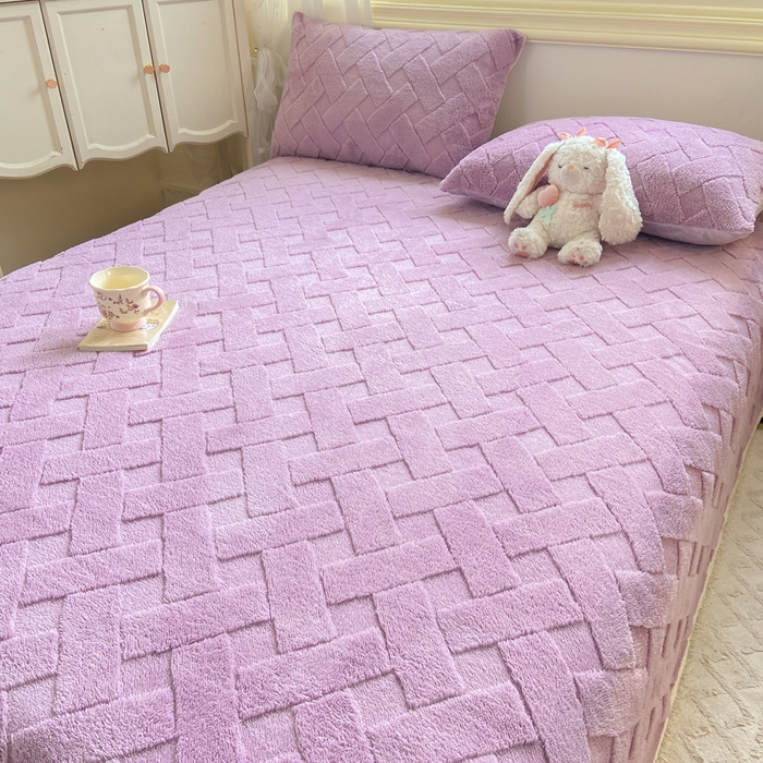 91家纺网 家纺一手货源 找家纺 耐思家纺 2025新款加厚提花兔绒塔芙绒单品床单系列 香芋紫