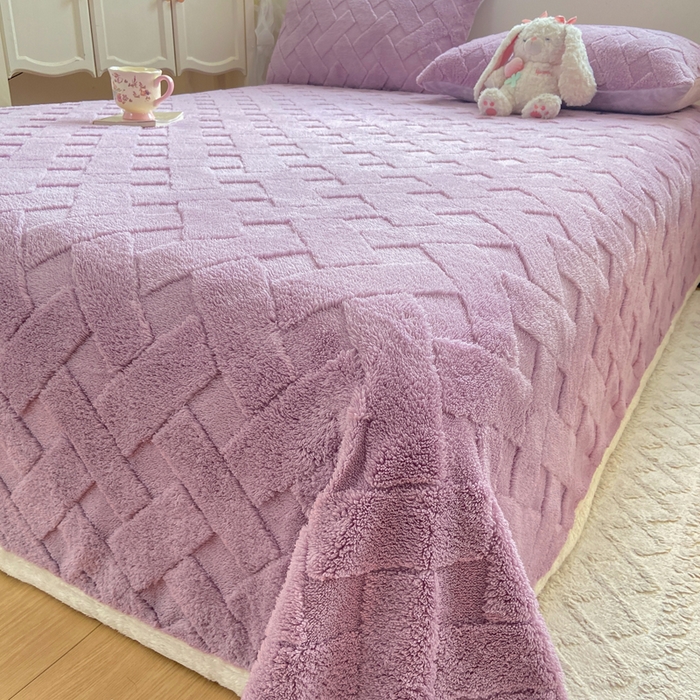 91家纺网 家纺一手货源 找家纺 耐思家纺 2025新款加厚提花兔绒塔芙绒单品床单系列 香芋紫