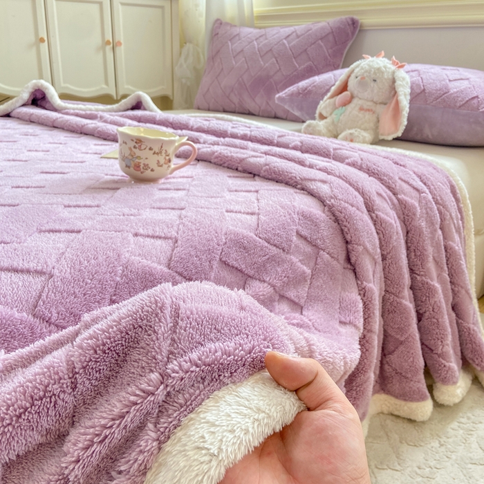 91家纺网 家纺一手货源 找家纺 耐思家纺 2025新款加厚提花兔绒塔芙绒单品床单系列 香芋紫