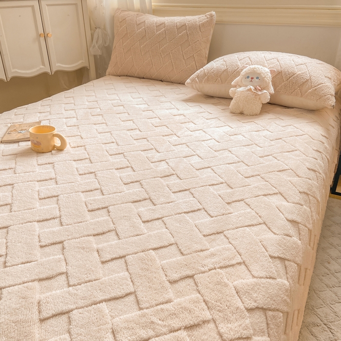 91家纺网 家纺一手货源 找家纺 耐思家纺 2025新款加厚提花兔绒塔芙绒单品床单系列 珍珠白