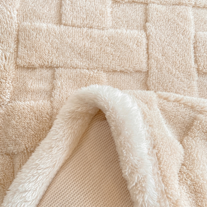 91家纺网 家纺一手货源 找家纺 耐思家纺 2025新款加厚提花兔绒塔芙绒单品床单系列 珍珠白