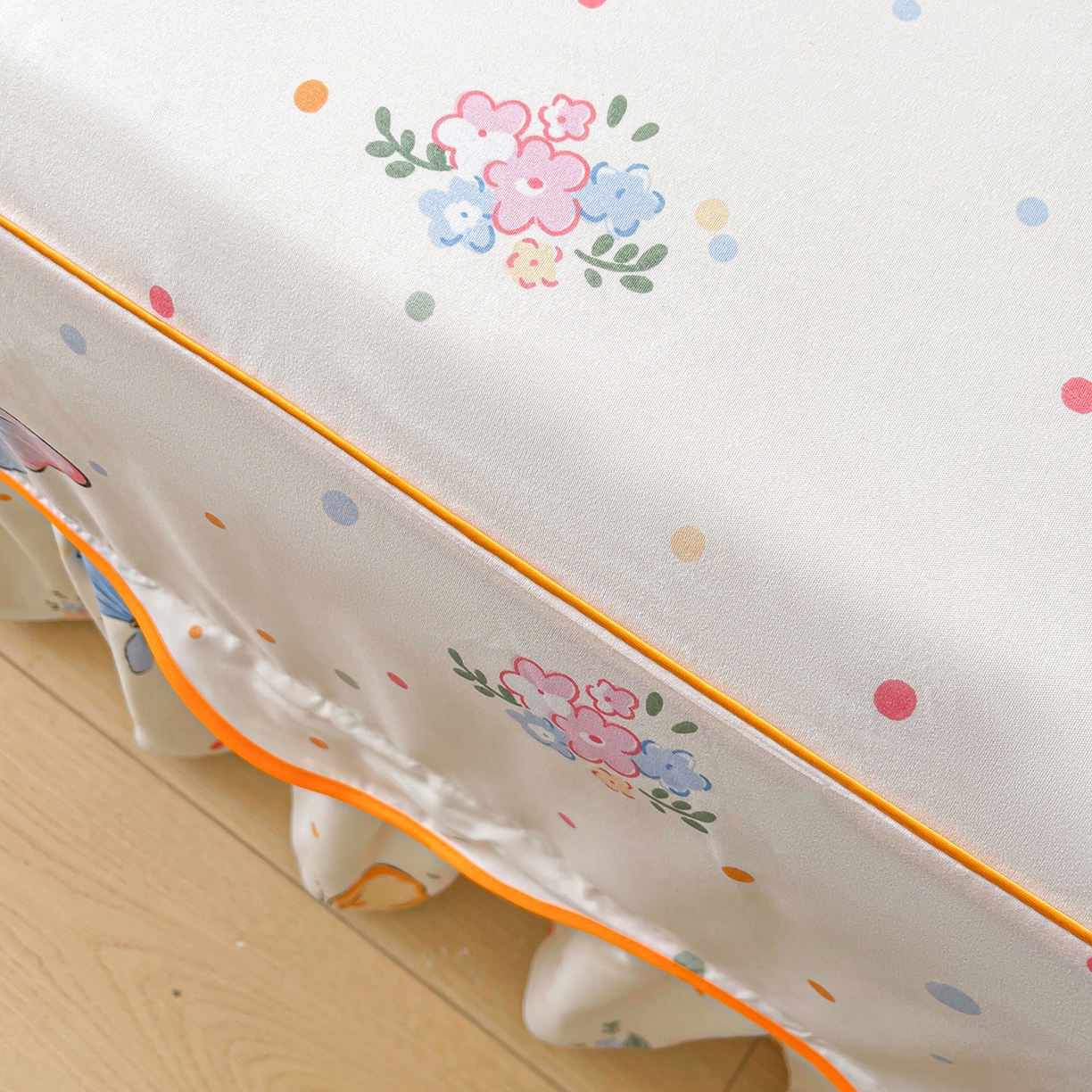 91家纺网 家纺一手货源 找家纺 笠裙家纺 2025新款A类水洗棉韩版S边花边印花床裙四件套 比翼