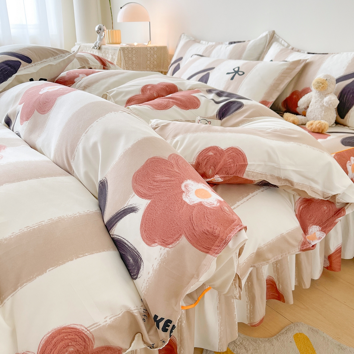 91家纺网 家纺一手货源 找家纺 笠裙家纺 2025新款A类水洗棉韩版S边花边印花床裙四件套 宠爱