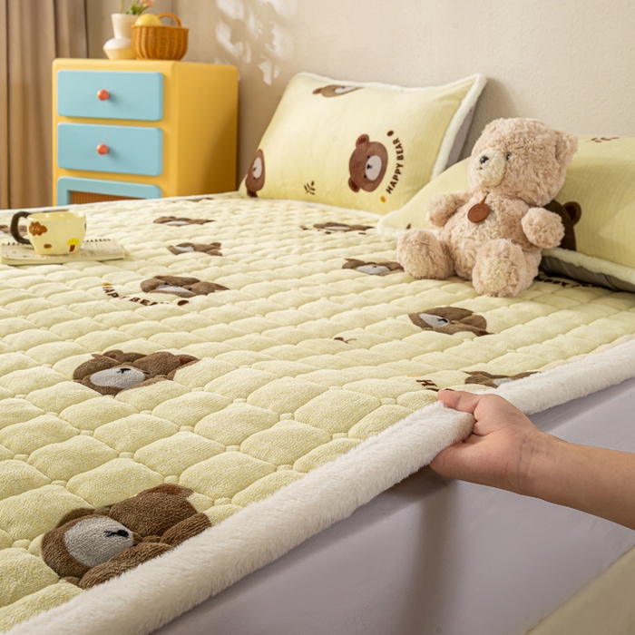 91家纺网 家纺一手货源 找家纺 梦初语 2025新款冬季珊瑚绒牛奶绒加厚床护垫褥子软垫学生宿舍-直播爆款（200克夹棉加厚款） 唯美小熊