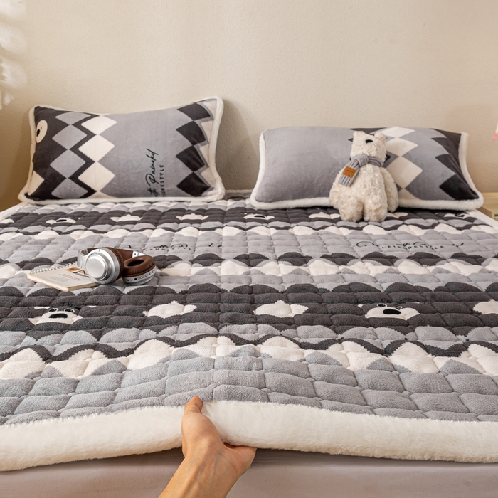 91家纺网 家纺一手货源 找家纺 梦初语 2025新款冬季珊瑚绒牛奶绒加厚床护垫褥子软垫学生宿舍-直播爆款（200克夹棉加厚款） 格调