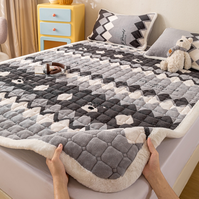 91家纺网 家纺一手货源 找家纺 梦初语 2025新款冬季珊瑚绒牛奶绒加厚床护垫褥子软垫学生宿舍-直播爆款（200克夹棉加厚款） 格调