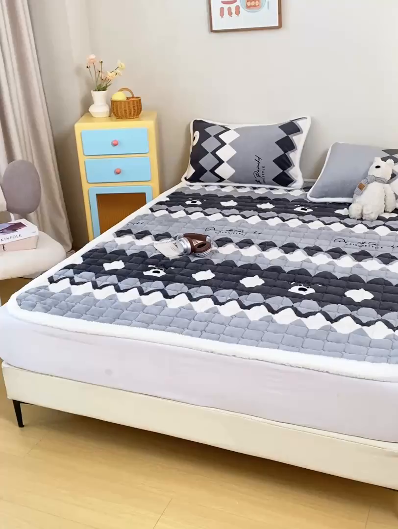 91家纺网 家纺一手货源 找家纺 梦初语 2025新款冬季珊瑚绒牛奶绒加厚床护垫褥子软垫学生宿舍-直播爆款（200克夹棉加厚款） 格调