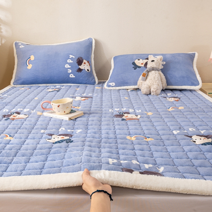 91家纺网 家纺一手货源 找家纺 梦初语 2025新款冬季珊瑚绒牛奶绒加厚床护垫褥子软垫学生宿舍-直播爆款（200克夹棉加厚款） 汪汪星球